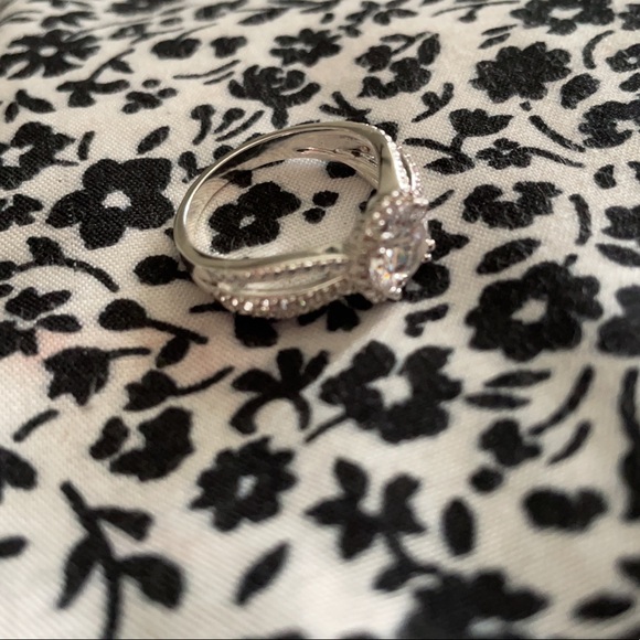 1.5k Diamond Engagement Ring; Platinum Gold - Picture 7 of 8